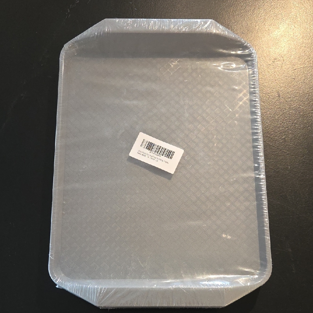 NIP 4 pack Of Plastic Food Trays